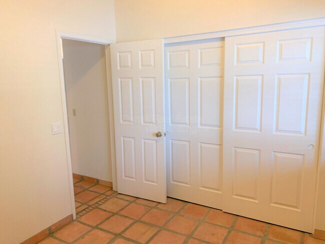 Building Photo - 4667 W Harrison St