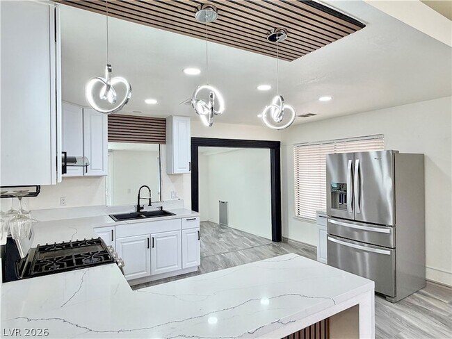 Building Photo - 6251 Desert Sun Dr