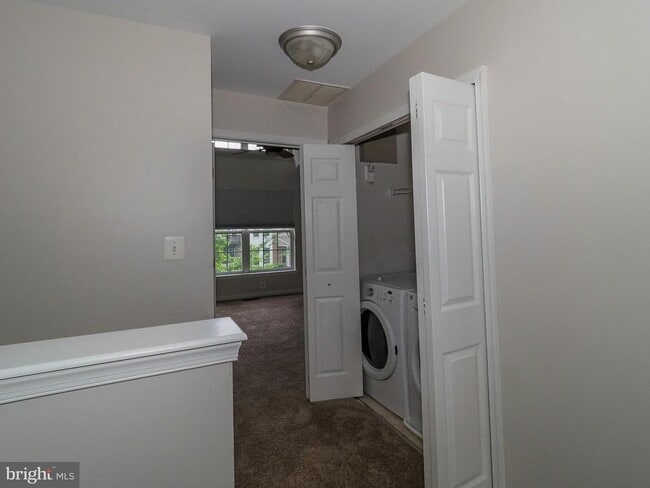 Building Photo - 32 Harbour Heights Dr
