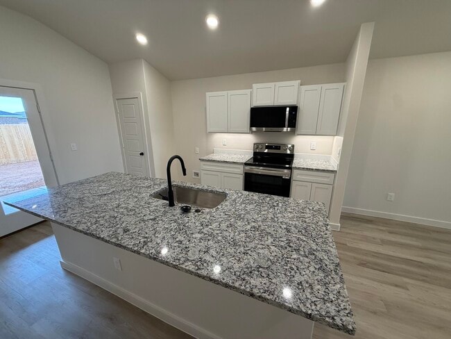 Building Photo - 1309 N Chicago Ave