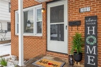 Building Photo - 207 W Ivy St