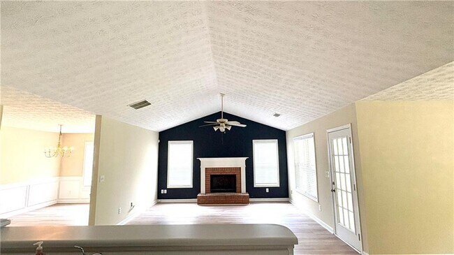 Building Photo - 2336 Pettit Dr