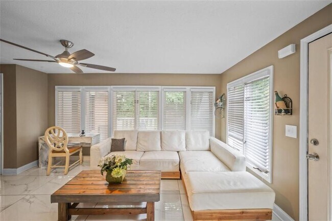 Building Photo - 6207 Moss Dr