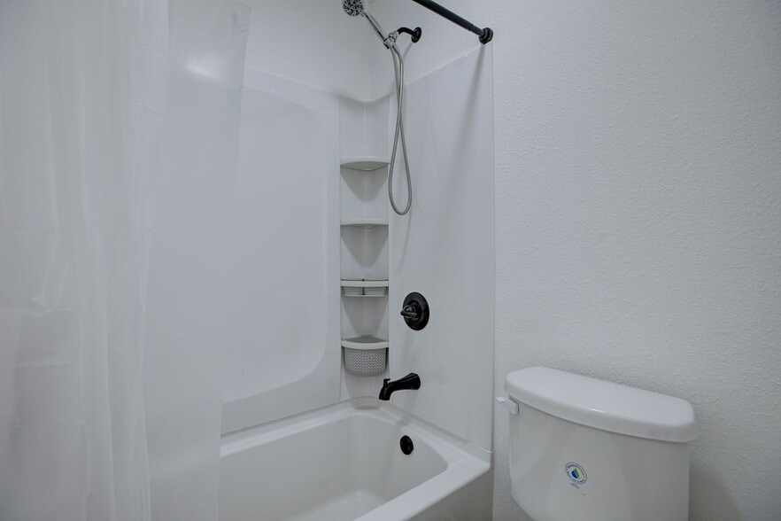 Building Photo - 450 Shady Bluff Dr