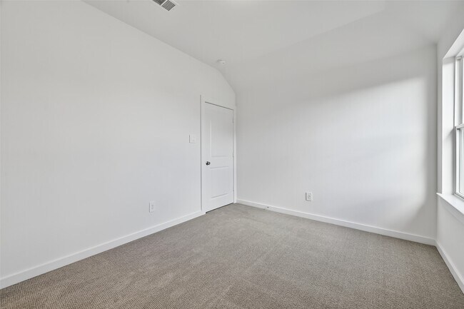 Building Photo - 3222 Kindred Wy