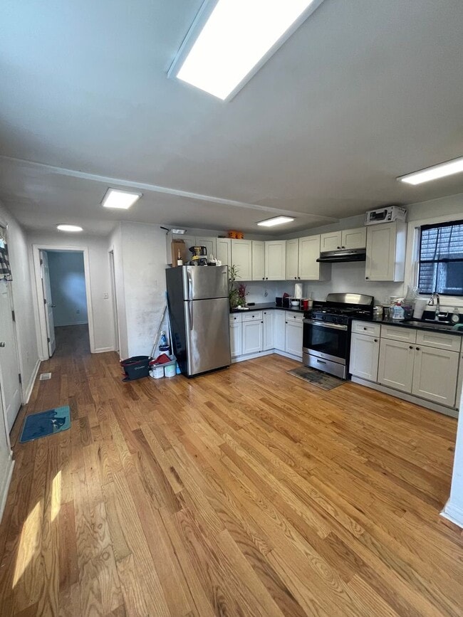 Building Photo - 1625 Sewall Ave