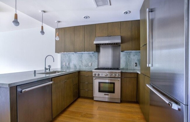 Building Photo - 1705-1725 Ocean Ave