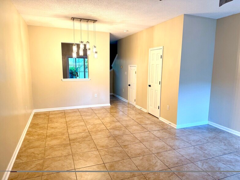 Building Photo - 100 Spring Creek Dr