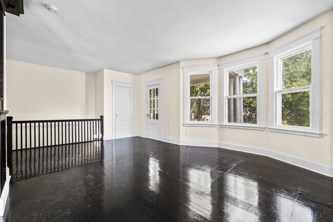 Building Photo - 144 Gilbert Ave