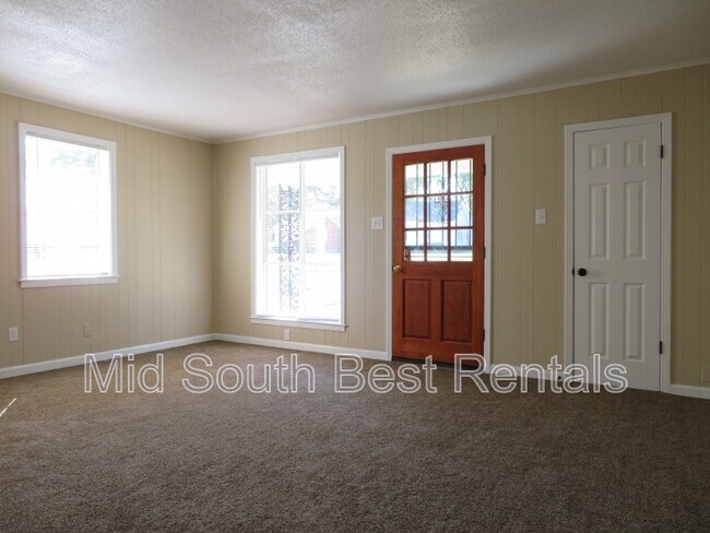 Building Photo - 1048 University St