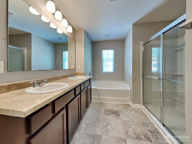 Building Photo - 307 Heritage Club Cir