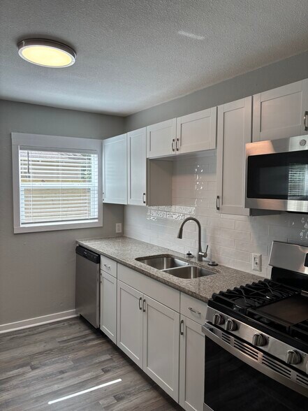Kitchen - 2805 Crest Avenue