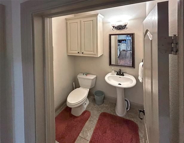 Building Photo - 4252 Riverview Dr