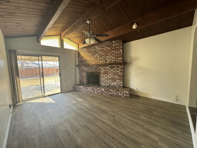 Building Photo - 4133 Kenmore Dr S