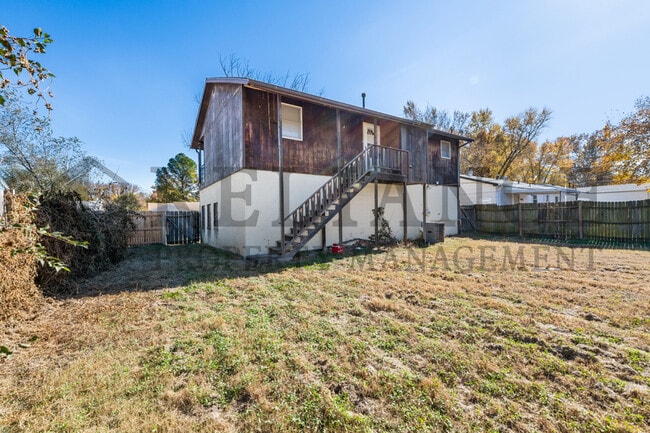 Building Photo - 4557 S Oak Ave