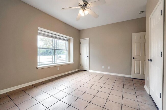 Building Photo - 21501 Boggy Ford Rd