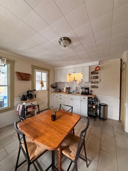 Building Photo - 11 Foster St