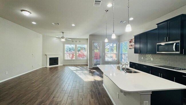 Building Photo - 807 Copper Lake Rd