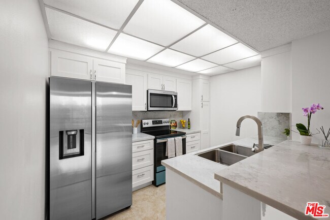 Building Photo - 10535 Wilshire Blvd