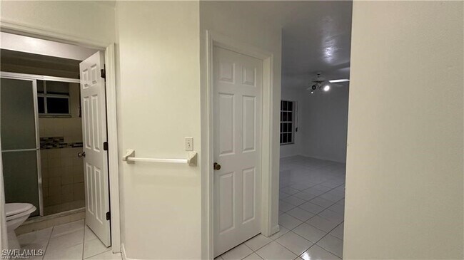 Building Photo - 701 Arianne Ct
