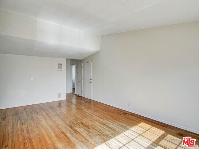 Building Photo - 4841 W 18th St