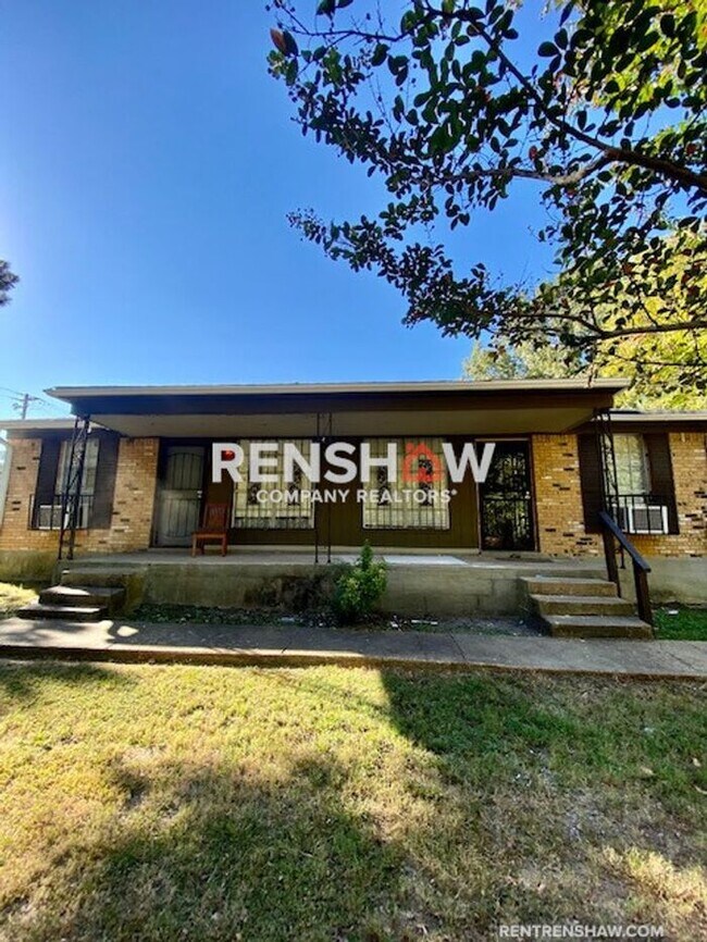 Corner Unit Duplex in Whitehaven Park East... 3377 Arnold Rd Memphis