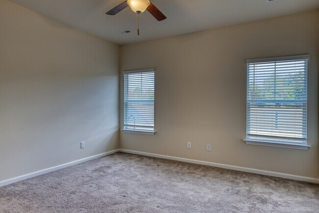 Building Photo - 13918 Brooks Dr