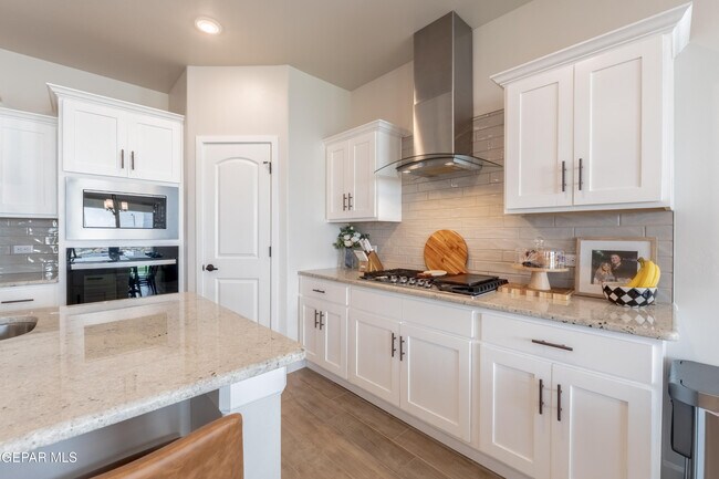 Building Photo - 828 Paseo Solar Dr