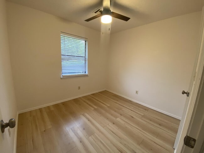 Building Photo - 804 Hawks Nest Dr