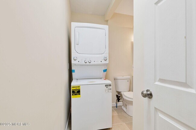 Building Photo - 216 Delaware St