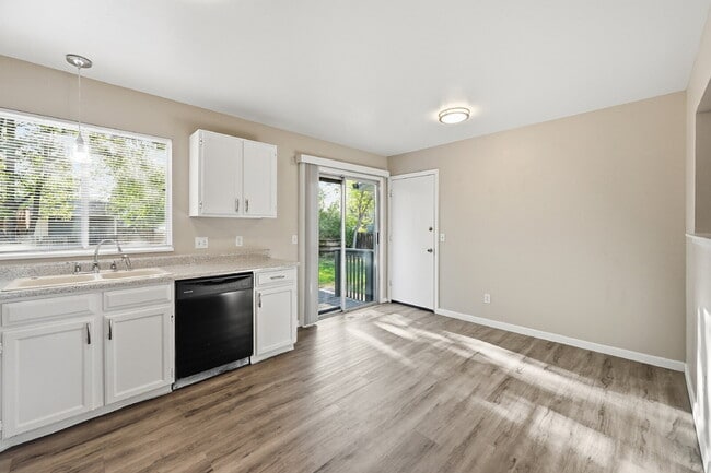 Building Photo - 2,595.95-  3 Bed, 1.5 Bath Home In Longmont with Great Backyard and In Unit Laundry!