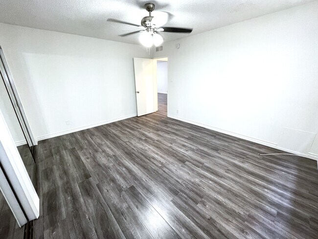 Building Photo - 3755 Mentone Ave