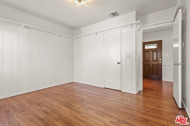 Building Photo - 5733 Radford Ave