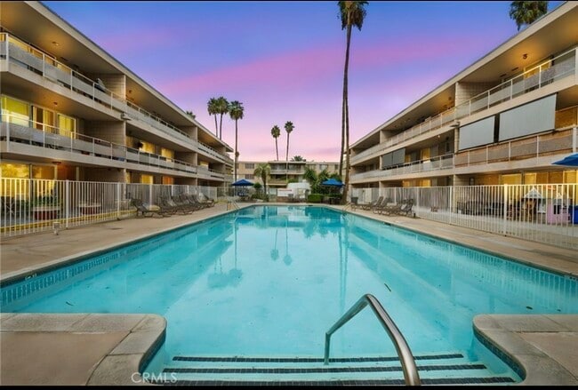 Building Photo - 6979 Palm Ct