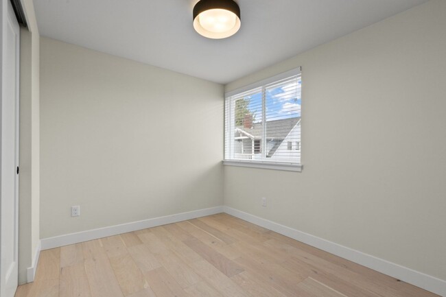 Building Photo - 3Bd/3Ba Seattle House