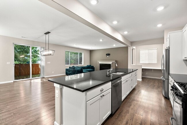 Building Photo - Lacey/Hawks Prairie 4 bedroom 2381 SF home...