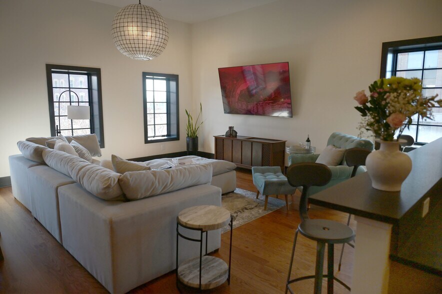 Primary Photo - 103 Strawberry Aly