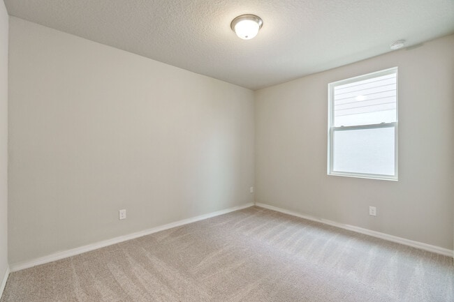 Building Photo - 121 Towns Cir