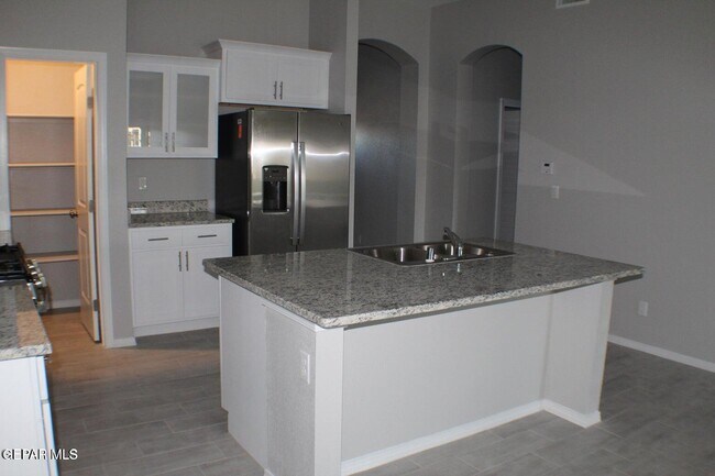 Building Photo - 1014 Rebeca Wy