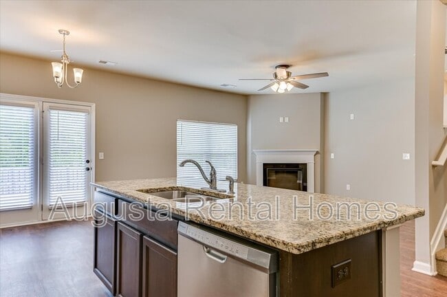Building Photo - 5060 Vine Ln