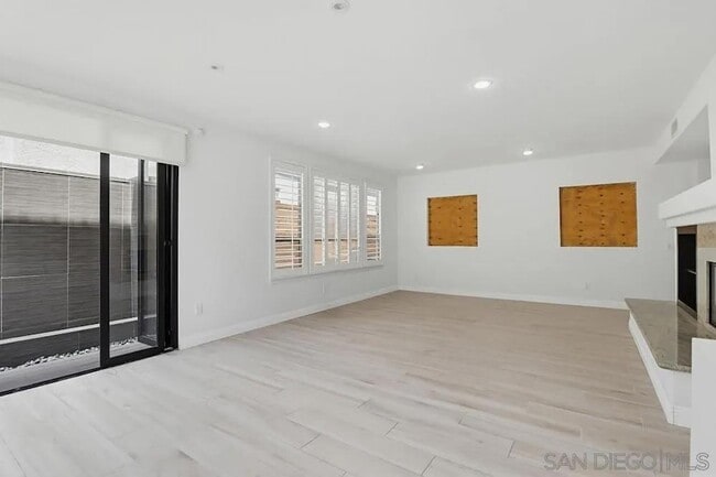 Building Photo - 561 Bayona Loop