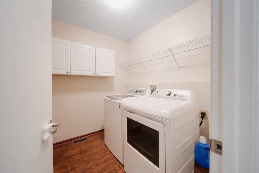 Building Photo - 8602 Smokey Hollow Dr