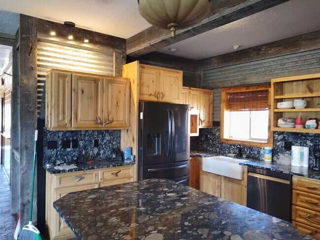 Building Photo - 256 E Fork Big Sandy Rd