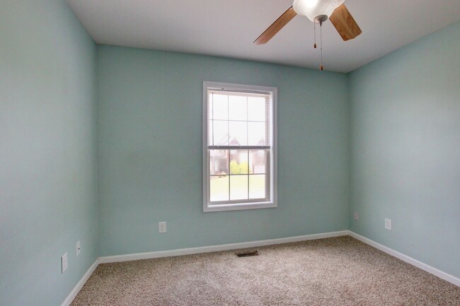 Building Photo - Sweet Splitlevel with Awesome Basement Area