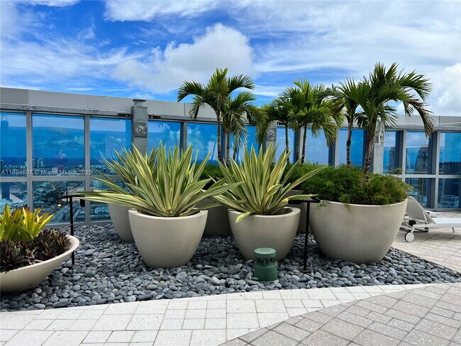 Building Photo - 851 NE 1st Ave