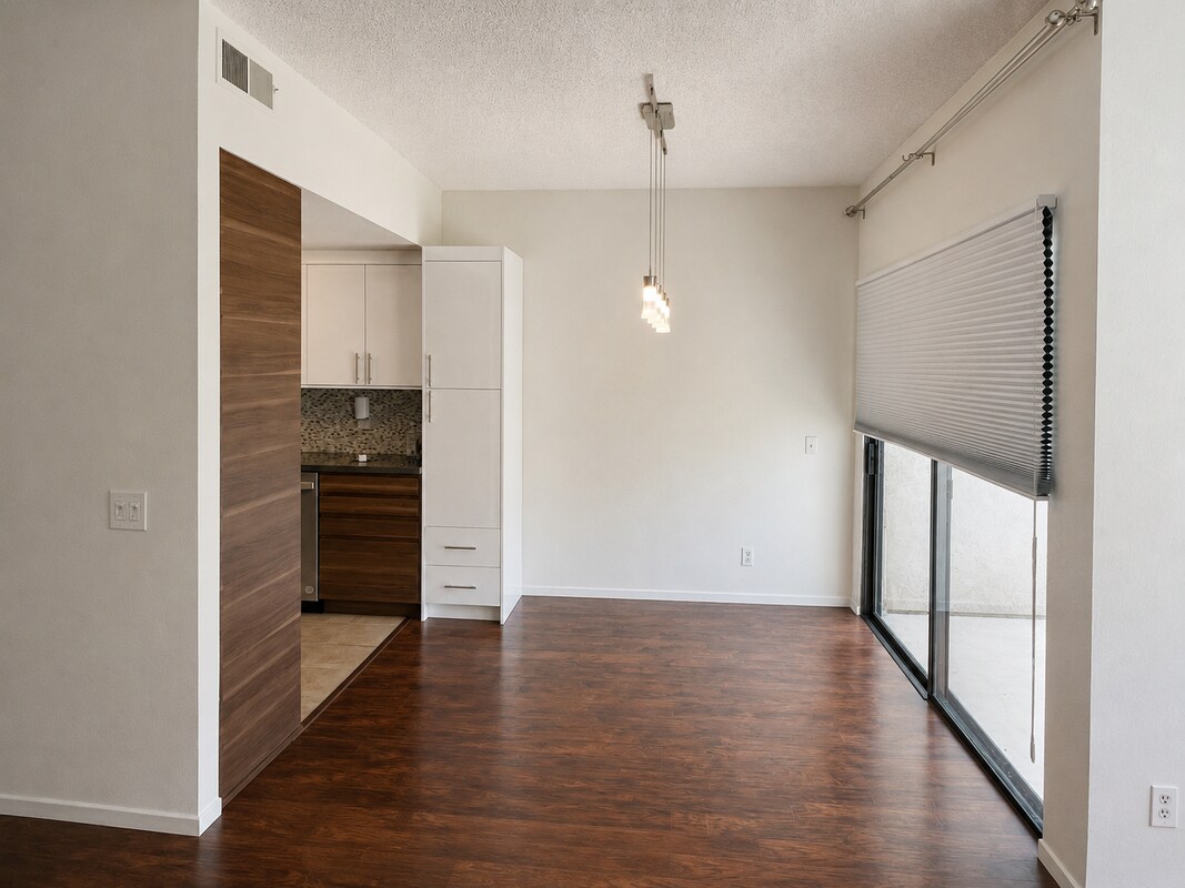Building Photo - 17914 Magnolia Blvd