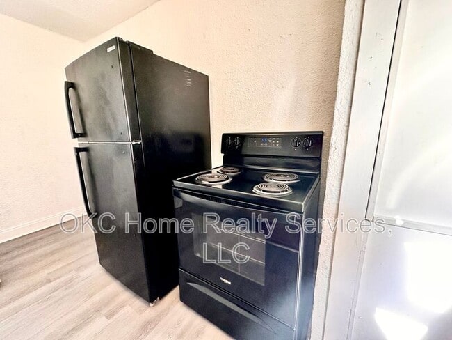 Building Photo - 2323 Towers Ct