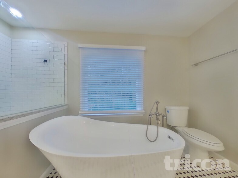 Building Photo - 162 Springwater Trce