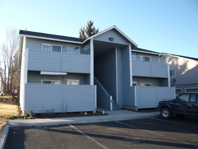 Building Photo - SW Redmond Apartments