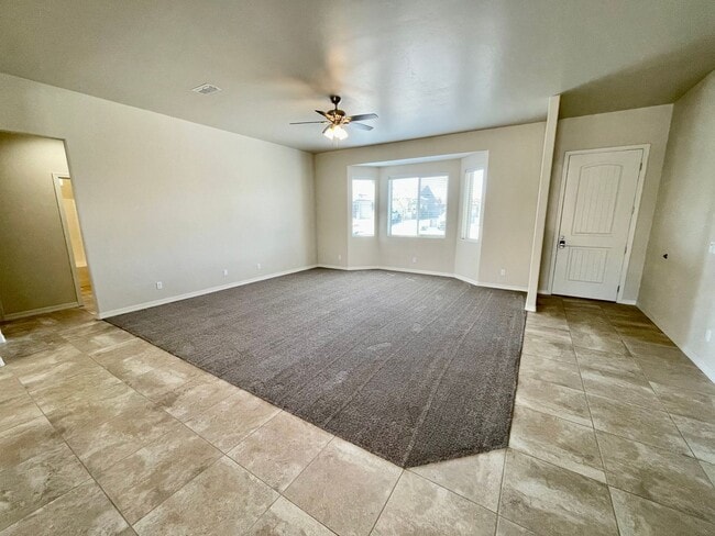 Building Photo - Beautiful 3 Bedroom Home in Southern Vistas w/ Solar!